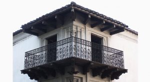 Museo Sobre Monte detalle del balcón de la esquina