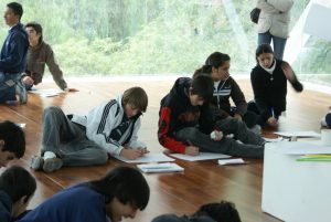 Los jóvenes aprovechan el espacio del museo